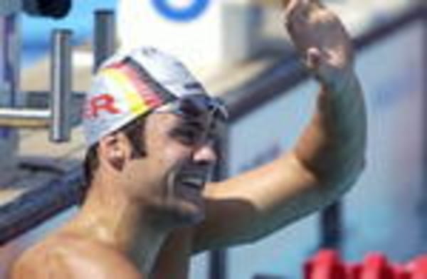 Profi-Schwimmer und DJ spielen Xbox Live