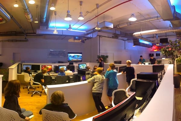 Gelungene Premiere des "SAE Coding Kids"-Workshop