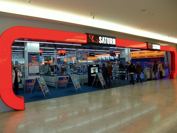 250. Saturn-Markt eröffnet in Lyon