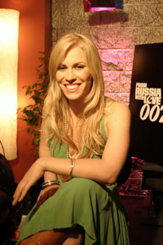 Bedingfield wird Bondgirl