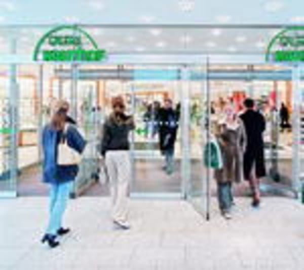 Konsumflaute drückt Kaufhof-Ergebnis