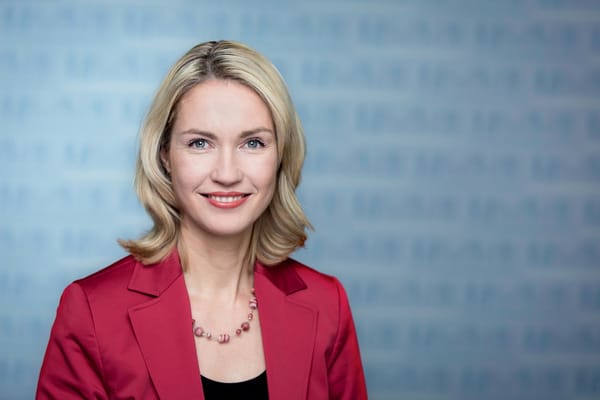 Ministerin Schwesig will Novellierung des Jugendmedienschutzgesetzes noch 2015