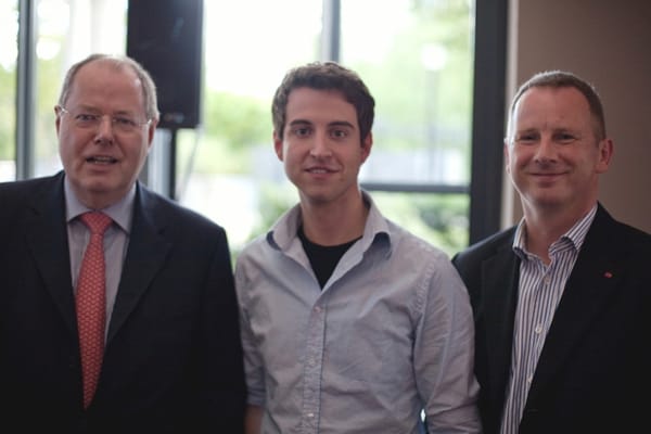 Farbflut trifft Steinbrück