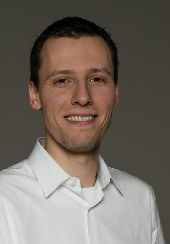 Assemble und astragon knüpfen Vertriebspartnerschaft