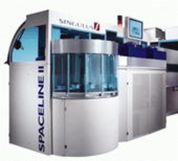 Anlagenbauer Singulus tanzt auf beiden Hochzeiten