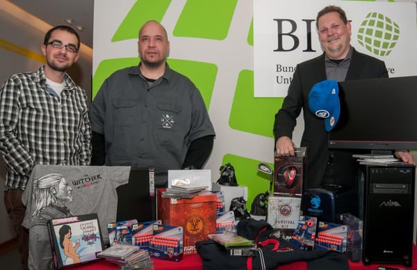 Erlöse der Branchenparty-Spendenaktion an Gaming-Aid überreicht