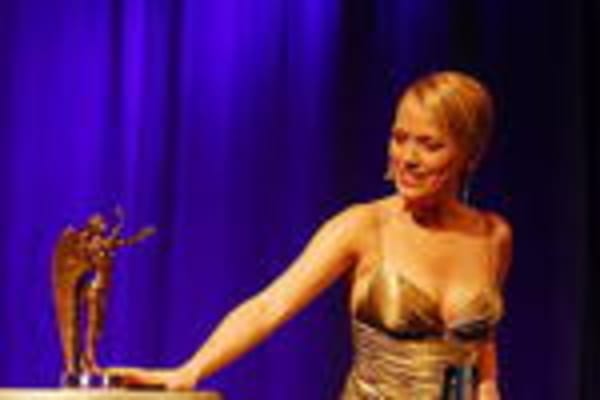 LARA feiert glamouröse Premiere