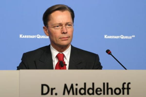 Karstadt nimmt 1,1 Mrd. Euro ein