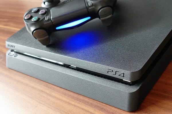 Sony will PS5-Knappheit scheinbar durch PS4-Produktion beikommen