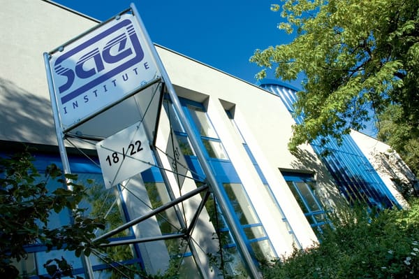 SAE meldet Rekorde und neuen Campus