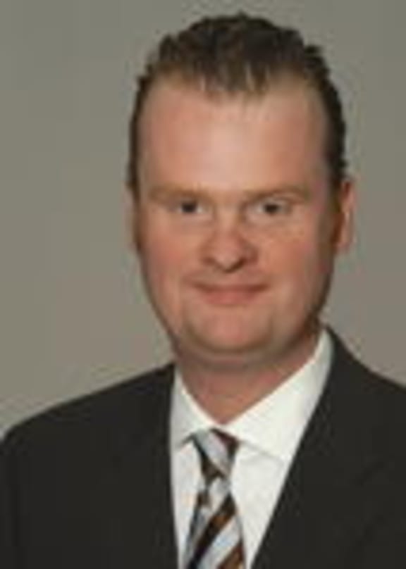 ak tronic rechnet mit sechsstelligem Verkauf von "Gütertrennung"