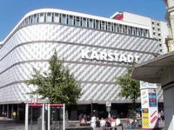 Karstadt will sich von 77 Filialen trennen