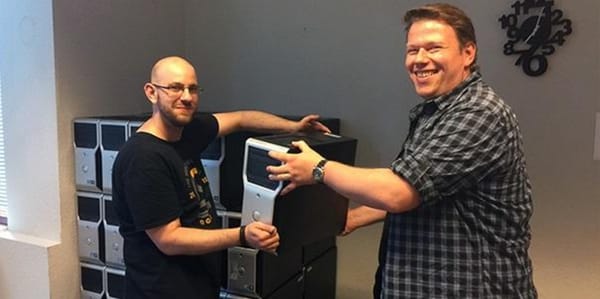 gamigo spendet Berufsschule Computer