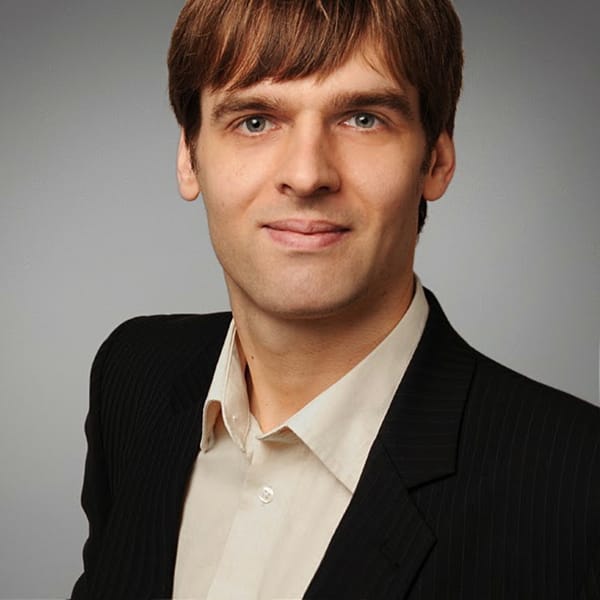 Indigo Pearl baut um, befördert und stellt ein