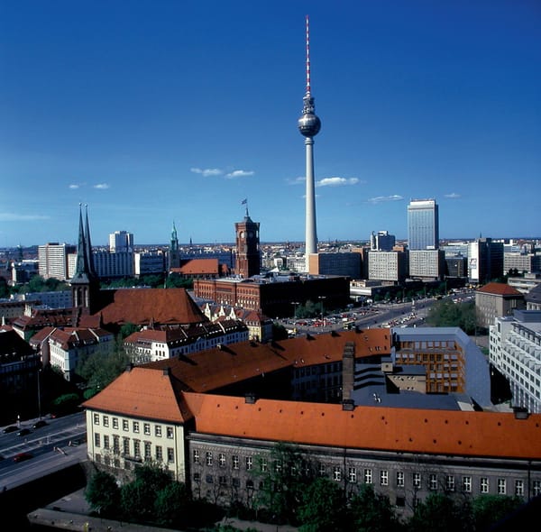 Berlin in Köln: Arm, aber verspielt