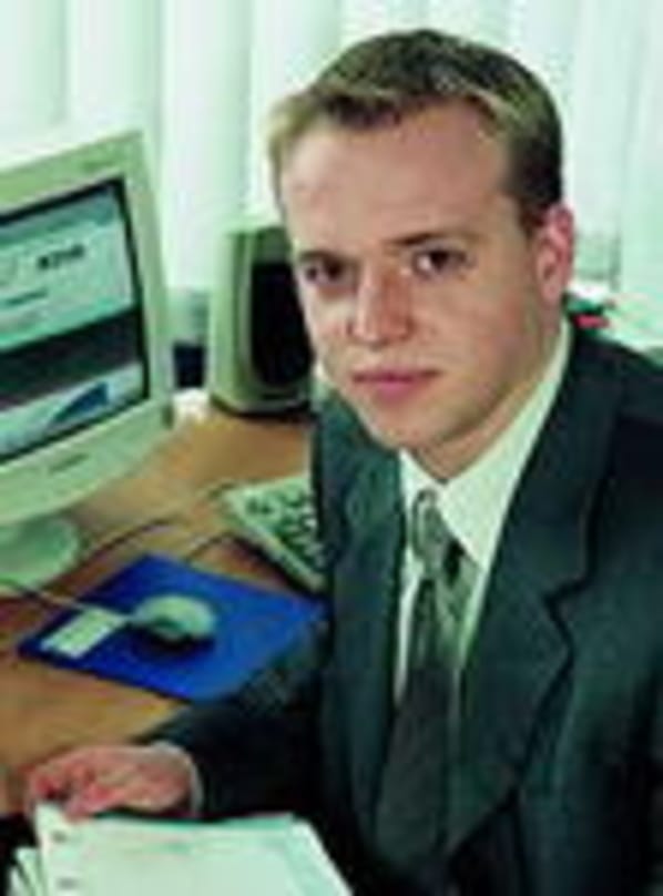 ak-tronic-Pyramide bald auch in kleinen Karstadt-Filialen