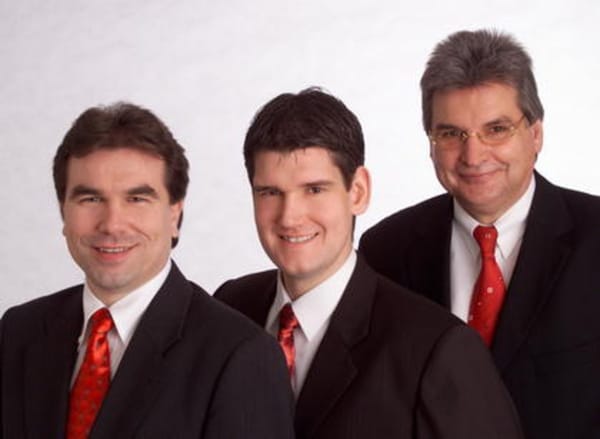 Dreigestirn leitet Jöllenbeck und First Wise Media