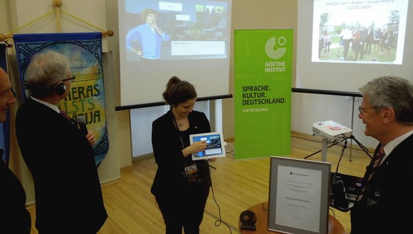 Verspieltes Geschenk: Gauck nimmt Lern-Adventure mit nach Lettland