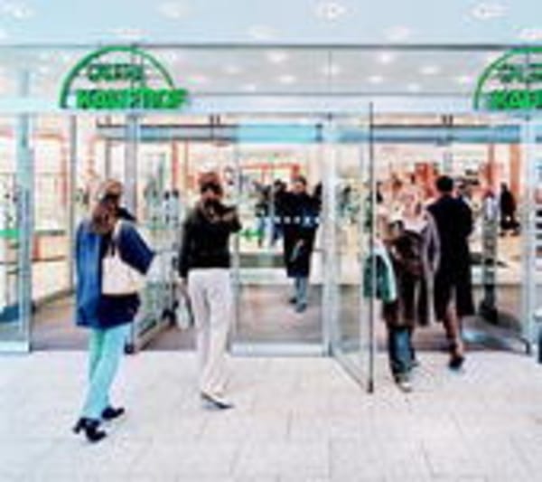 Kaufhof muss kräftig sparen