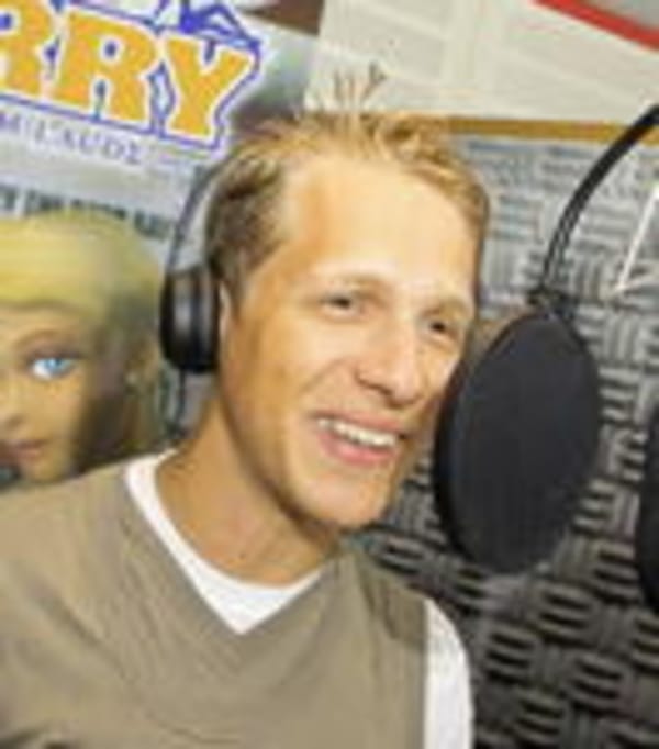 Pocher spricht Larry Laffer