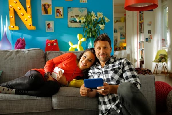 TV-Duo wirbt für "Tomodachi Life"