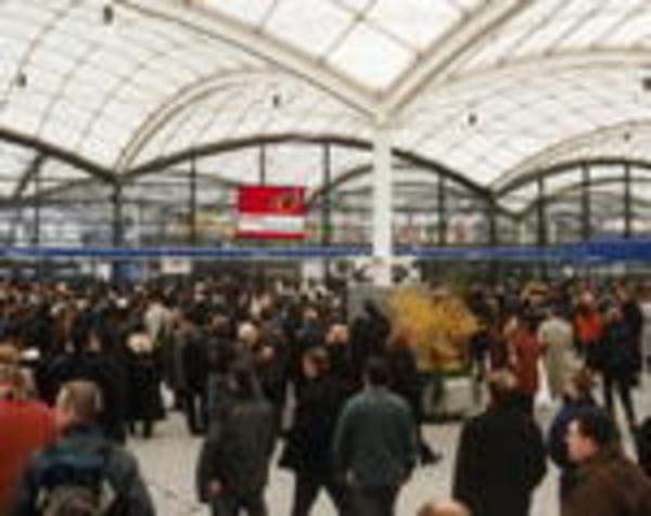8152 Aussteller auf der CeBIT 2002