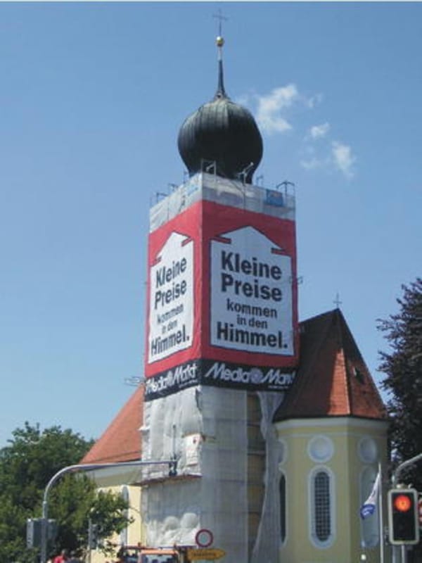 Media Markt beendet Rosenheimer Kirchturm-Aktion mit Spende