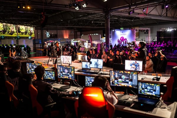 Amazon reist mit Bällebad zur DreamHack