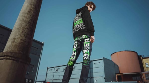 Bekleidung und Gaming-Peripherie von Razer und Evisu