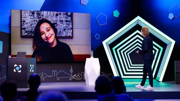 Katrin Bauerfeind und Uke Bosse moderieren Deutschen Computerspielpreis