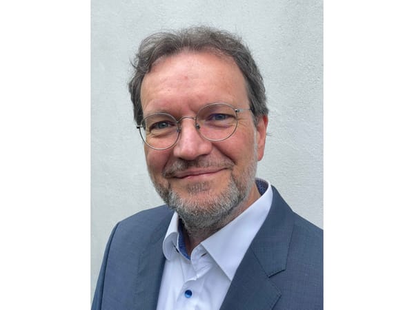 Cherry holt Ex-Microsoft-Manager Hans-Peter Ripper an Bord