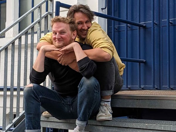 Aonic steigt bei Tiny Roar ein