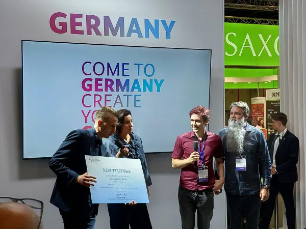 Dorothee Bär Welcomes Dare to Dream to Germany With Funding
